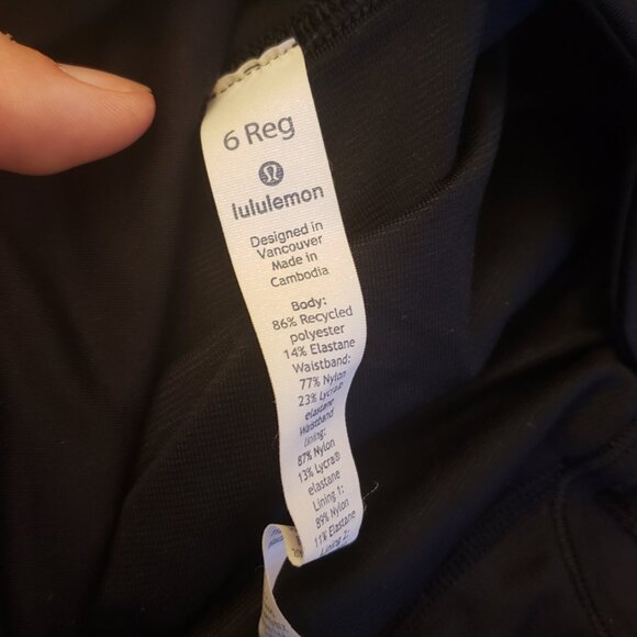 Lululemon Speed Up Shorts. Black 6 - Picture 5 of 7